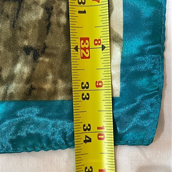 R-2218- Women’s Scarf Peacock Print Blue Green Gold Multicolor 34”x34” NWT - Picture 4 of 8